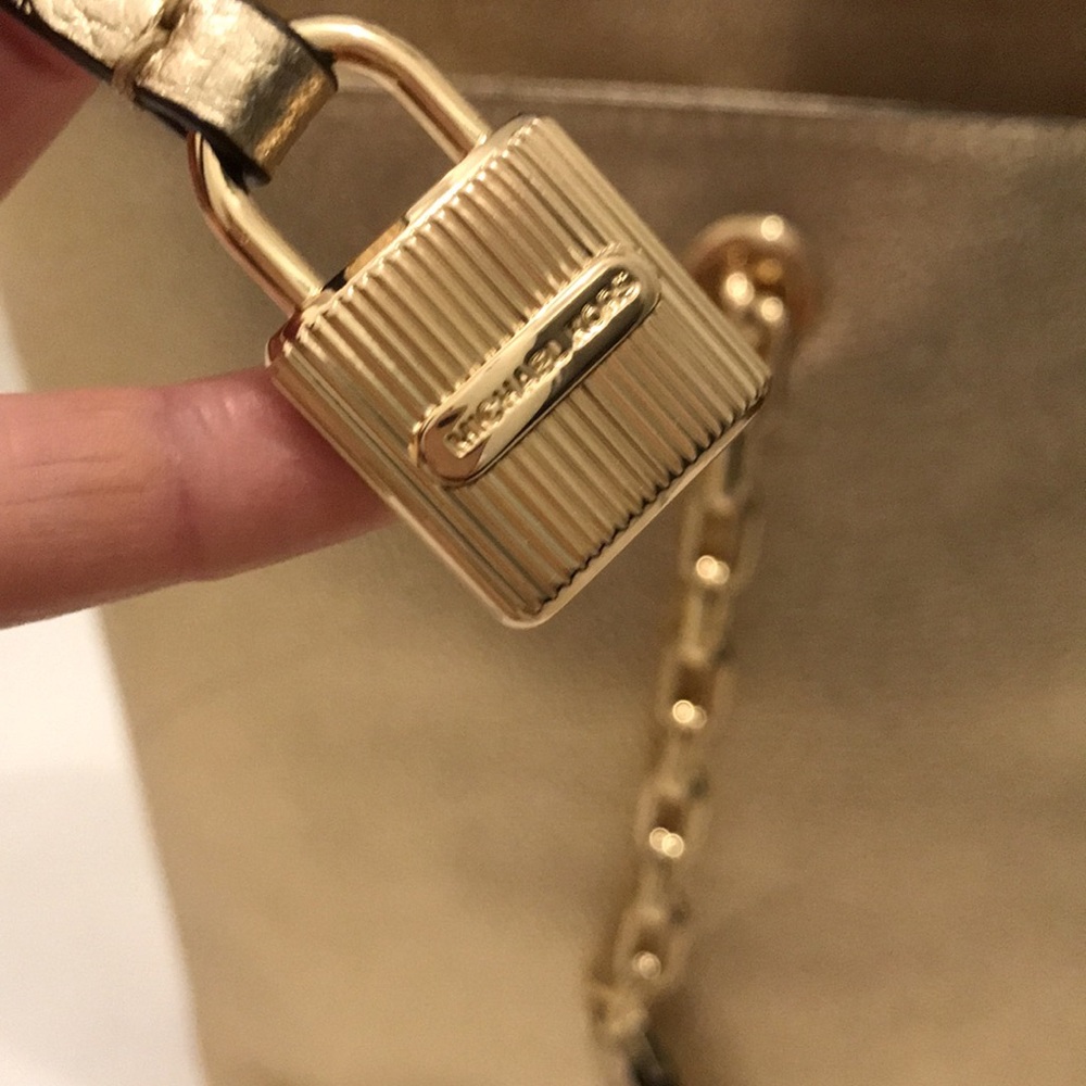 Michael Kors Mercer Chain Tote Bag w/ Laptop Compartment in Metallic Pale Gold - Picture 11 of 16